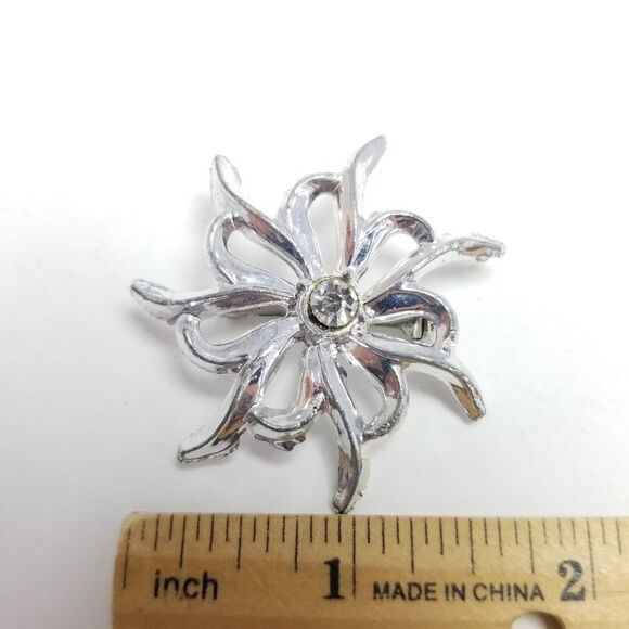 Vintage Silver Tone Starburst Flower Brooch with Rhinestone Center, Retro Pin - Picture 4 of 6